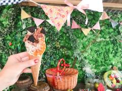 バチェラー柏原歩のカフェが話題沸騰　2時間待ちの行列も…“撮らずにいられない”が人気