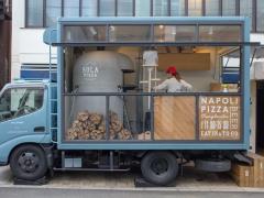 裏原宿に突如現れた！ お洒落なトラック・ナポリピッツェリアの「マルゲリータ」がおいし