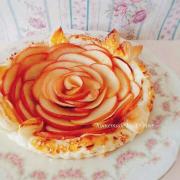 SNSでも大人気！簡単＆美味しい「バラのアップルパイ」が話題