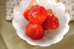 イチゴを使ったキュートなスイーツ お祭り屋台風「イチゴ飴」