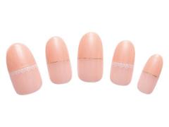 レースネイル12選｜黒×レースでシックに、フレンチでエレガントに！セルフでも簡単シール