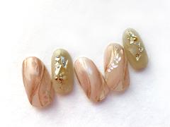 ネイルストーン22選｜埋めつくしたり、シンプルにしたり、ストーンの配置・置き方でネイル