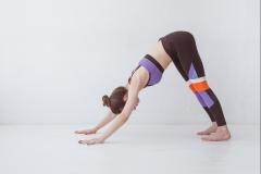 ほぐしにくい背中のコリに効く～！たるまない後ろ姿をつくるヨガポーズ