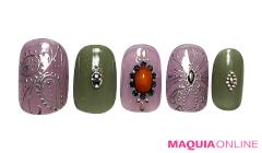 春にシックなカラーが新鮮、レトロ風味な「ペイズリー」ネイル | lMAQUIA