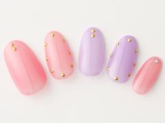 春のおでかけデートにぴったり！　シアー感が春らしい“大人顔”ピンク＆パープルネイル