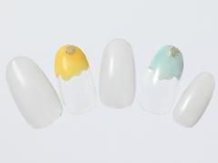 ２大トレンドカラーをネイルでさりげなく…イエロー＆ミントグリーンのフラワーアート【