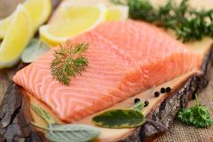 ポリ袋で寝かせるだけでほぼ完成！ レストラン級のサーモンマリネ