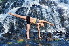 ウエストシェイプ効果抜群。お腹がくびれるヨガポーズ