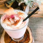 華やかドリンク「いちごと桜のスムージー」の簡単レシピ【柏原歩のトレンドレシピ】