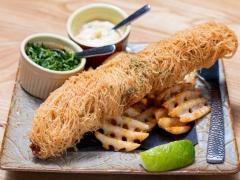 地球環境に優しい「サステナブルシーフード」の魚がおいしい！ クリスピーなフィッシュ