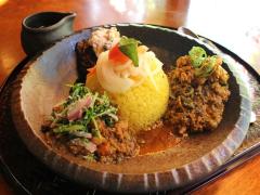 スパイスカレーがウマすぎて遠方からもファンがやってくる！ 超人気カレー専門店『旧ヤム