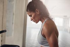 肩を鍛えて小顔に！？バランスの良いボディを手に入れるエクササイズ