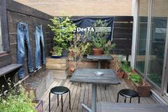 原宿の隠れ家「DeeTA JEANS &amp; BAR + Alpha Betti Cafe」