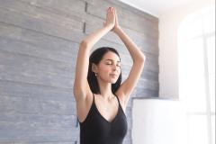 二の腕をすっきり引き締める「ストレッチヨガ」