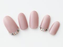 【365日ネイル】Ｗスモーキーでこなれた色っぽさを…ワイングラスが映えるスモーキーピン