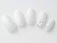 【365日ネイル】連休明けの気持ちを一新！　無垢なのに存在感のあるホワイトネイル |