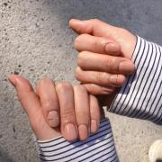 ヌーディーカラーがやっぱりかわいい♡モテネイル