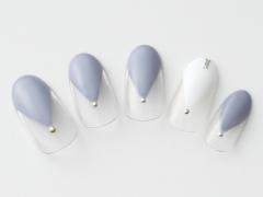 【365日ネイル】金曜日のネイルはどんな服とも好相性！軽やかなバルーンフレンチを |