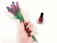 お湯で簡単にオフ！毎日着替えられる「水性ネイル」が便利♡