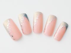 【365日ネイル】夜の予定に映える“きらめき”と“くすみカラー”がアクセントのピンクネ