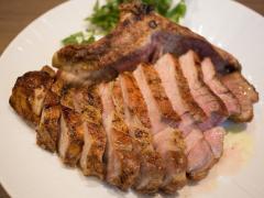 ど迫力Lボーンステーキをお手頃価格で食べられる！ 赤坂で人気の２号店が、表参道にオープ