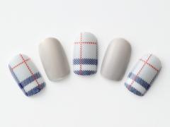 【365日ネイル】流行のチェック柄…スモーキーカラーと合わせてこなれた印象に |