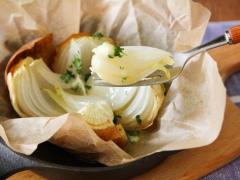 「新タマネギ」を丸ごと焼くだけ！ シンプルなのに甘みとトロトロ感が最高なおつまみレシ