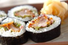 唐揚げが“お寿司”に大変身！ お弁当にも使える「鶏の唐揚げ巻き寿司」