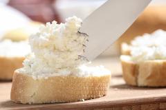 1：1で混ぜるだけ！ 簡単「オイルサーディンとクリチのディップ」