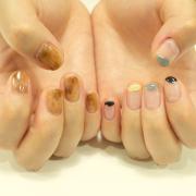 この季節のべっこうネイルが可愛い♡センス漂うおしゃれネイル