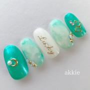 今夏のトレンドカラー♡大注目の「グリーンネイル」11選