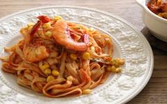 和麺でイタリアン!? つるっと食べやすい「きしめんトマトソース」