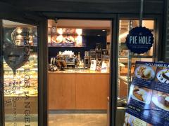 ハリウッドスターもゾッコン？！話題のスイーツ「スモアパイ」が食べられるおしゃれカフ