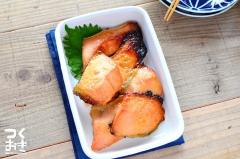 お弁当にも使える！調味料に漬けてあとは焼くだけの鮭の常備菜まとめ