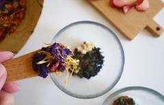 お湯を注ぐだけなのに美味しい！新しいドライフルーツブレンド茶に注目