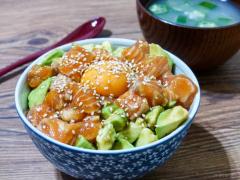 メインからデザートまで！「食べる美容液」のアボカドレシピ13選 - LOCARI（ロカリ）