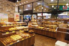 80種類の焼きたてパンが全部100円も！東京都内の100均ベーカリー3選