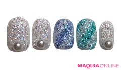 キュートなストライプの「シュガー」ネイルは、パールで大人っぽさをプラス | マキアオン