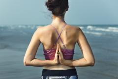 太る姿勢していませんか？見た目がグッと若返る「○○○」矯正方法