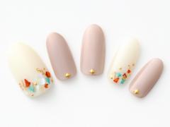 【365日ネイル】台風の憂鬱な気持ちを吹き飛ばすデザイン！　ポップなベージュネイルでG