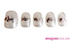 シルバーの輝きだけを集めて作る、シンプルな「リング」ネイル | マキアオンライン（MAQU