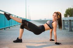 ズボラさん必見！たった1ポーズで二の腕・ヒップ・体幹に効くヨガ