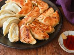 「餃子の皮」を手作りすれば、モチッモチな激ウマ餃子が完成！5つのポイントをレシピ付き