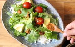 野菜がたっぷり食べられる！「ごまだれサラダうどん」【今日の時短ごはん Vol.72】