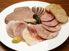 自家製「シャルキュトリー」が超おいしい！ フランス郷土料理を思う存分味わえる『ビスト