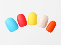 【365日ネイル】猛暑に負けないカラフルさ♪アートなしでもおしゃれ映えする単色塗りネイ