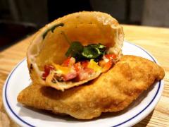 世界2位の名手が送る「揚げピッツァ」に悶絶！ 唯一無二の味わいで、地元武蔵小山に根付く