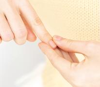 マニキュアの塗り方まとめ｜初心者でもムラなくキレイに塗れる基本＆爪先ケア、足の塗り