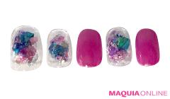 カラフルな透け感を楽しむ、涼やかな夏「オーロラ」ネイル | マキアオンライン（MAQUIA ONL