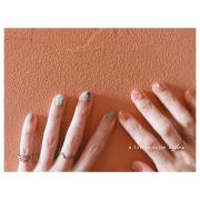 おしゃれさんは取り入れている♡夏のアシメネイルが可愛すぎる -